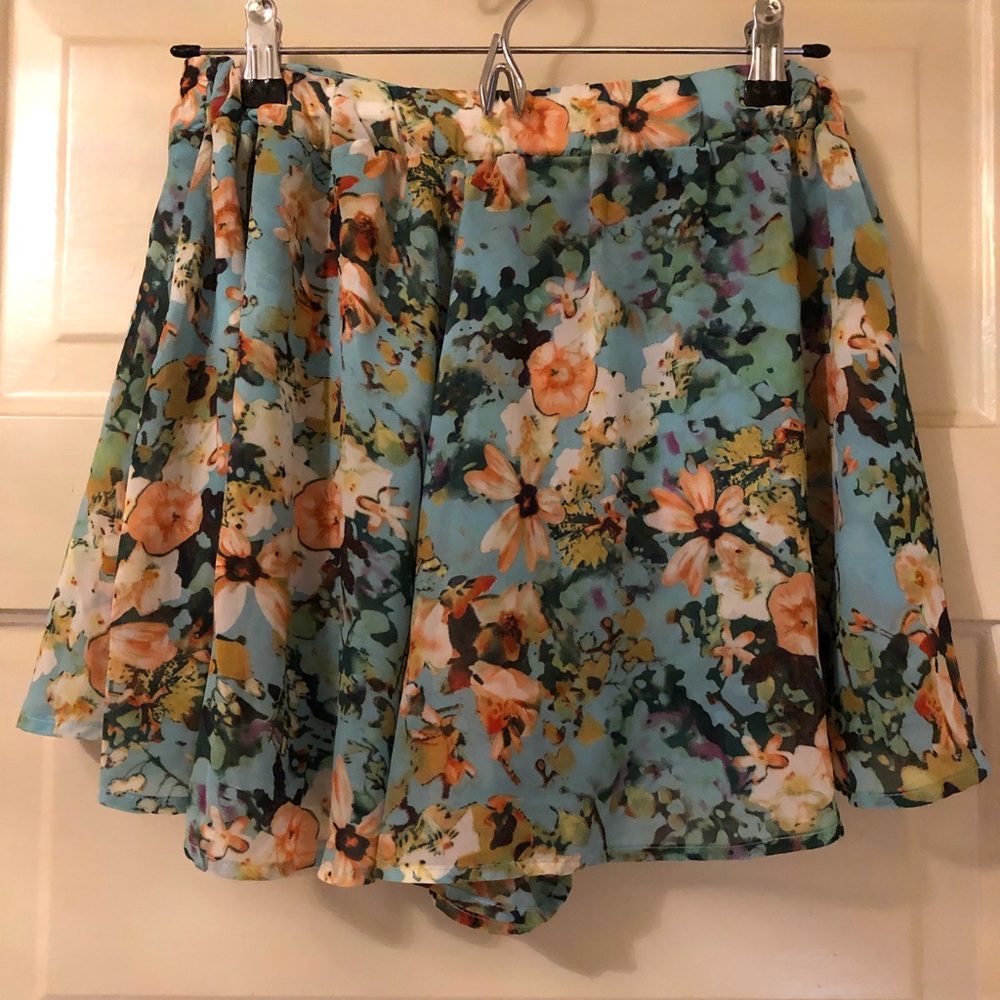 Show me your Mumu falling floral Carlos swing shor - Picture 5 of 5